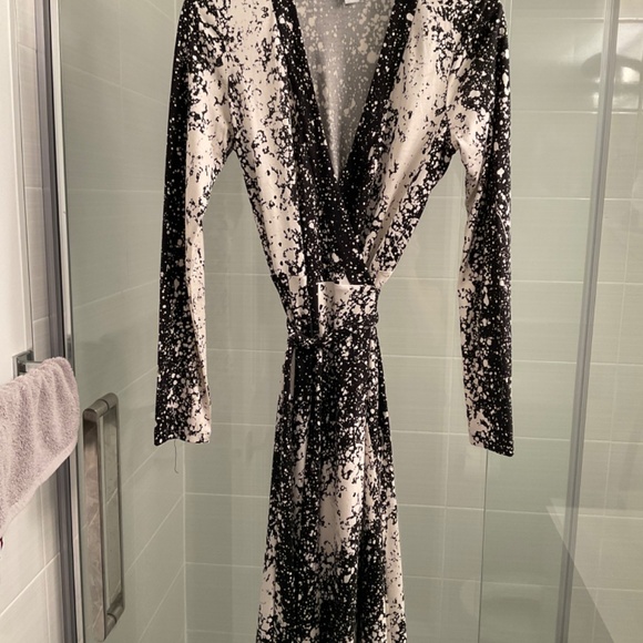 Diane Von Furstenberg Classic Wrap Dress - Picture 10 of 11